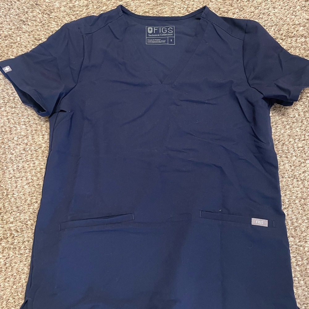 Figs scrub top